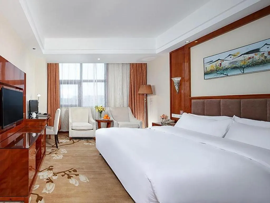 ***  Vienna Hotel Henan Xinyang East Zone Of Central Hospital الصين